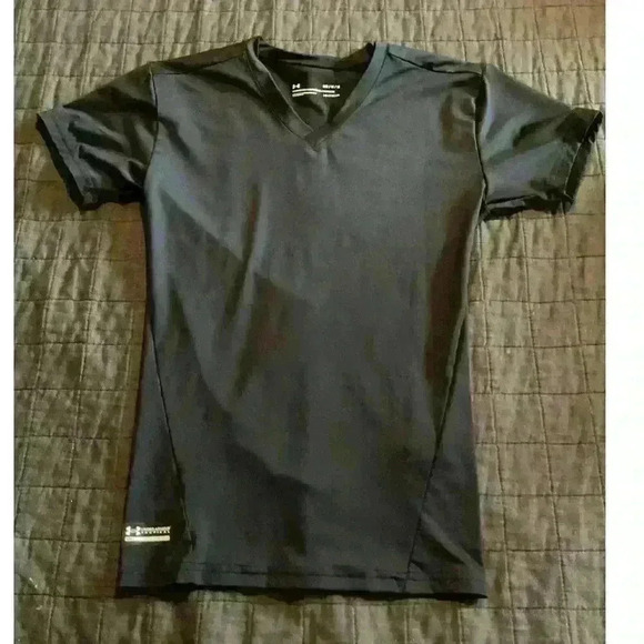Under Armour Compression VNeck‎ Tops Size Medium - Picture 1 of 5